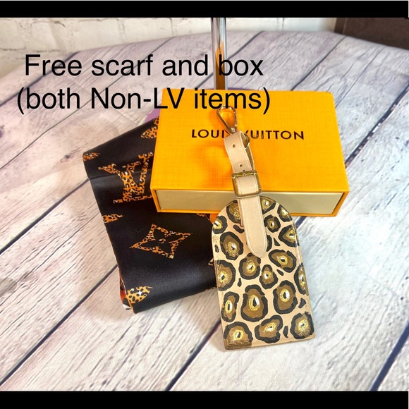 Louis Vuitton CUSTOM painted leather luggage name tag bag charm in leopard. - Picture 2 of 6
